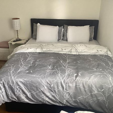 Chambre Spacieuse Et Confortable Avec Ecran Plat Oetwil an Der Limmat Экстерьер фото