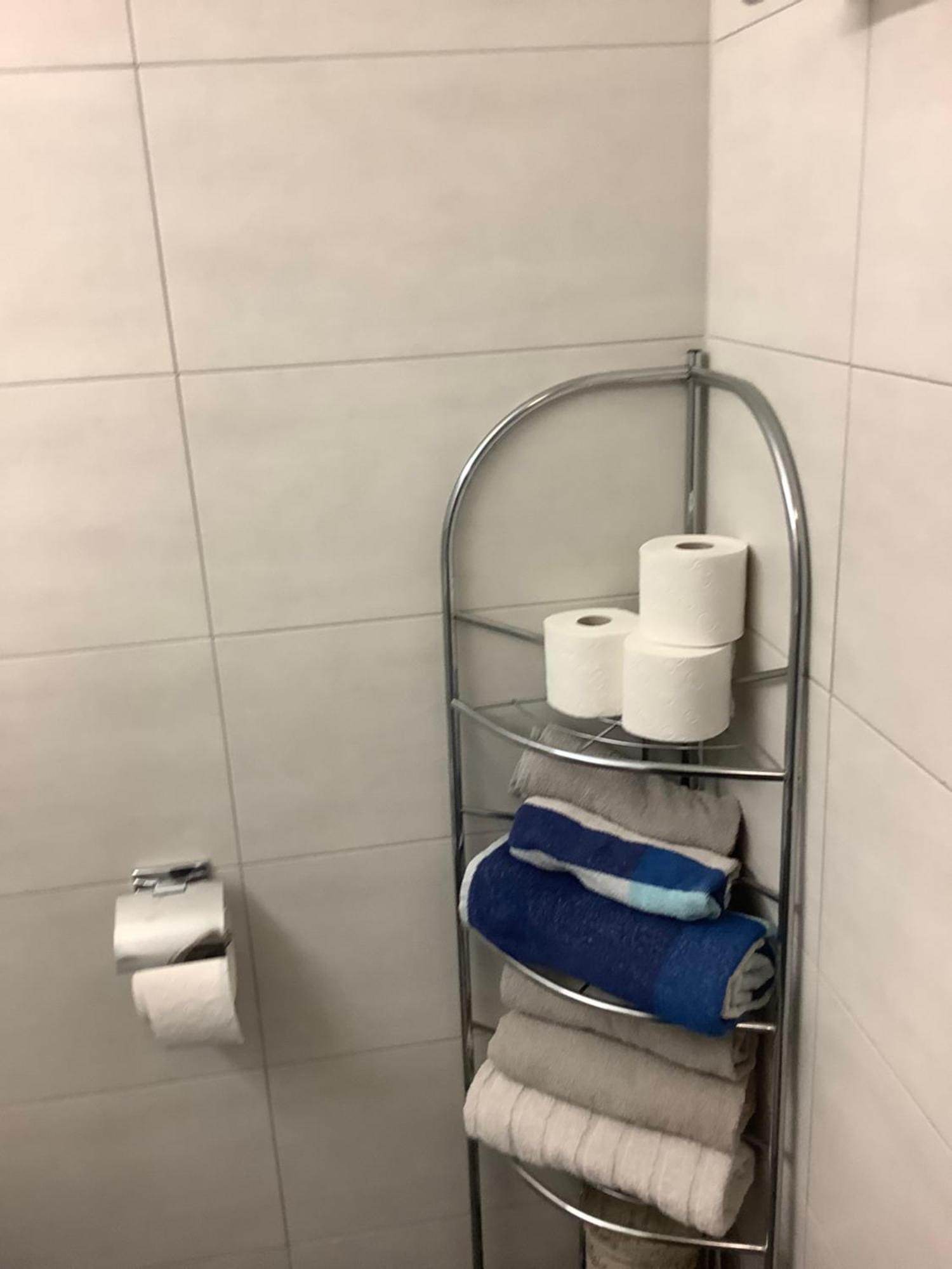 Chambre Spacieuse Et Confortable Avec Ecran Plat Oetwil an Der Limmat Экстерьер фото